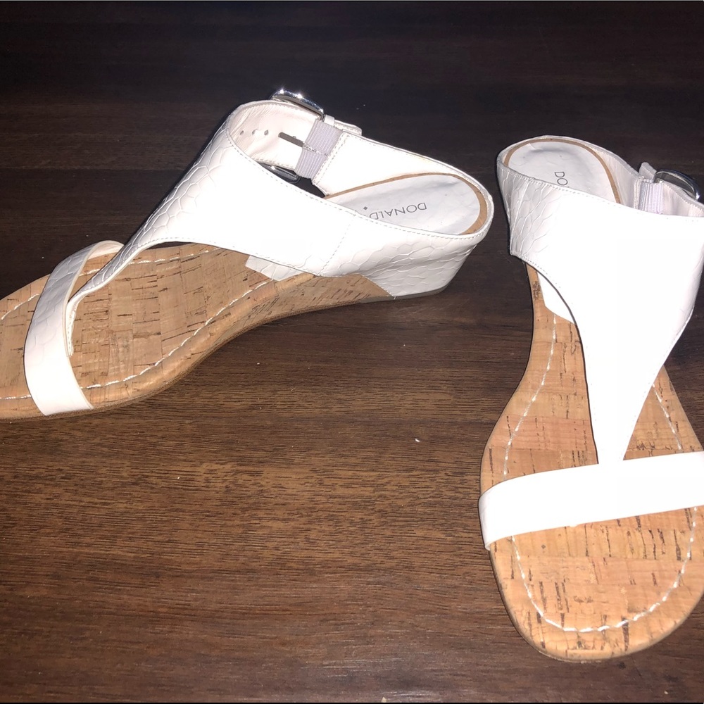Barely worn size 8 Donald J. Pliner white wedges.
